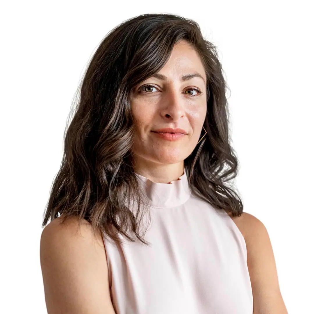 Larissa M. – 45 anos, auxiliar administrativa